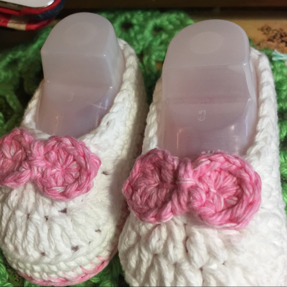 crocheted Bow Baby Shoes